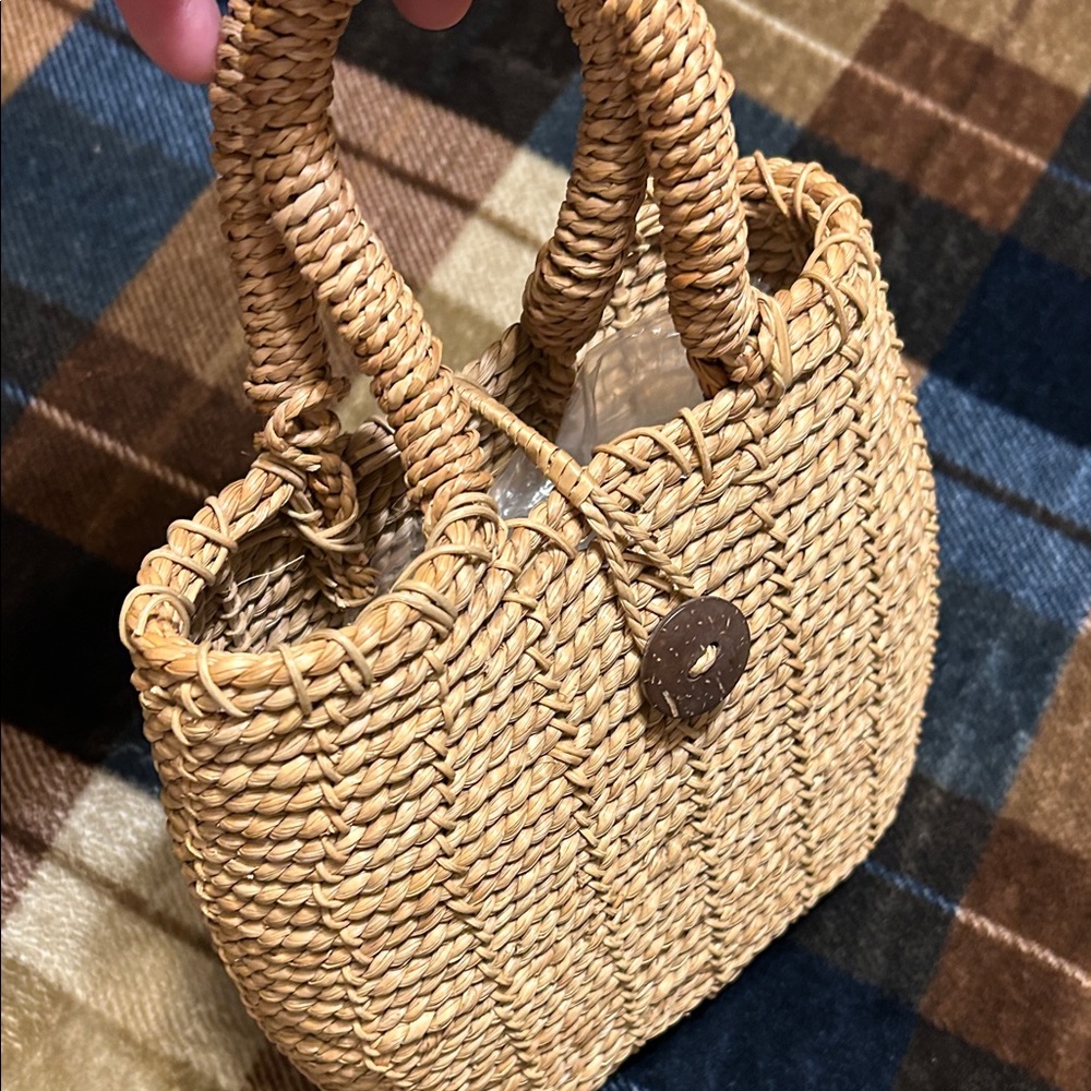 Chic Woven Tote Bag in Natural Tan - Picture 7 of 8